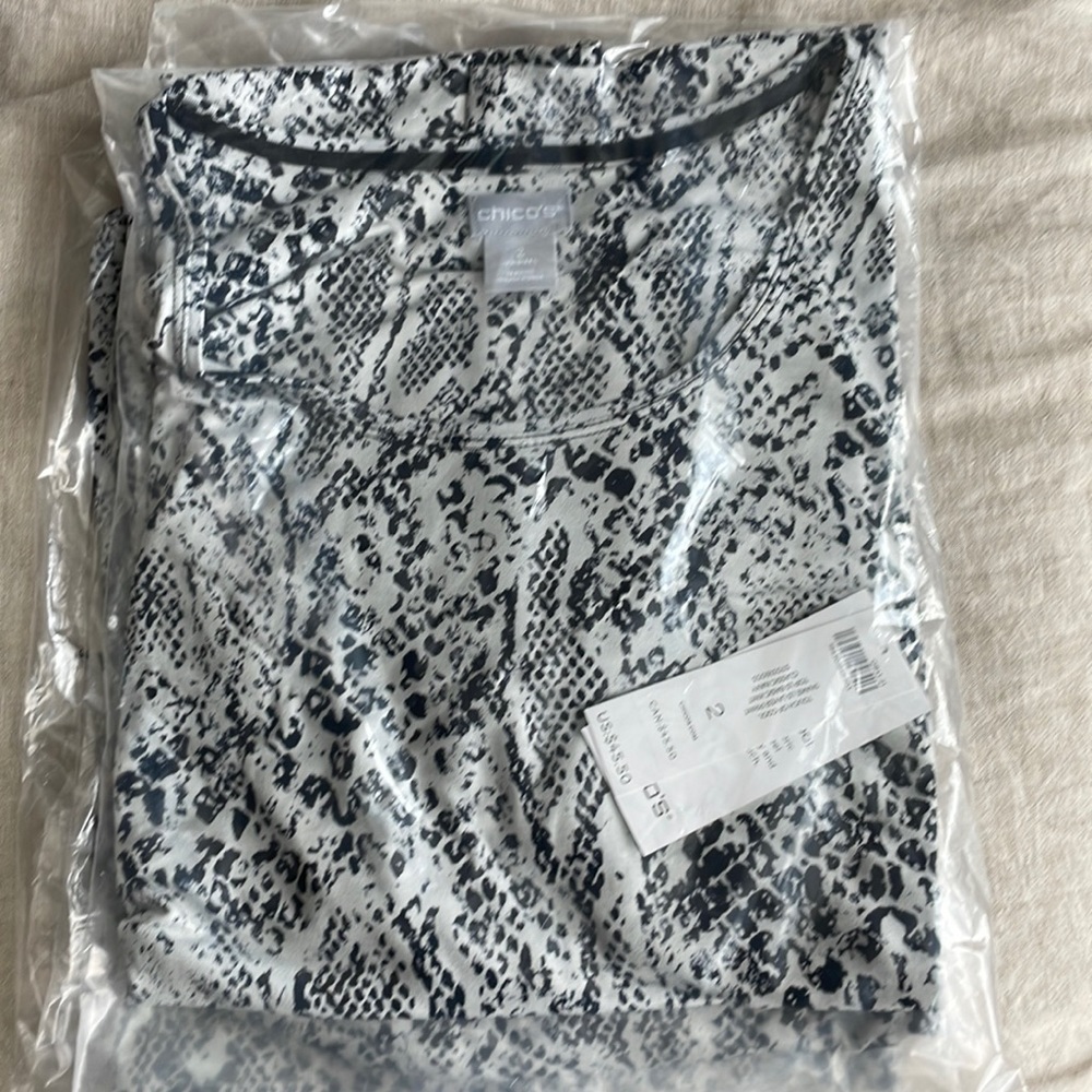 Chico’s Size 2 (L/12) Touch of Cool Snake Print Layering Tee (navy)